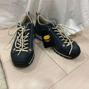 NWT Dolomite Karakorum Blue Leather outdoor Shoes sz 5 (men’s)